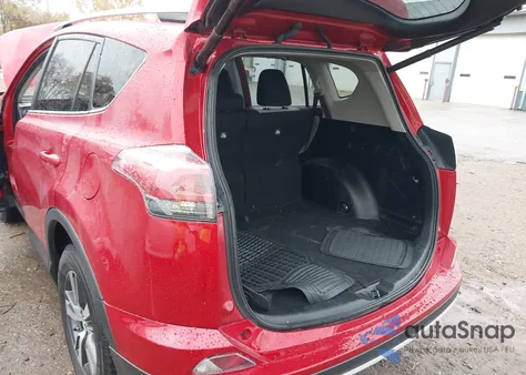 2016 Toyota Rav4 Xle z USA, uszkodzony, nr VIN 2T3WFREV4GW254740